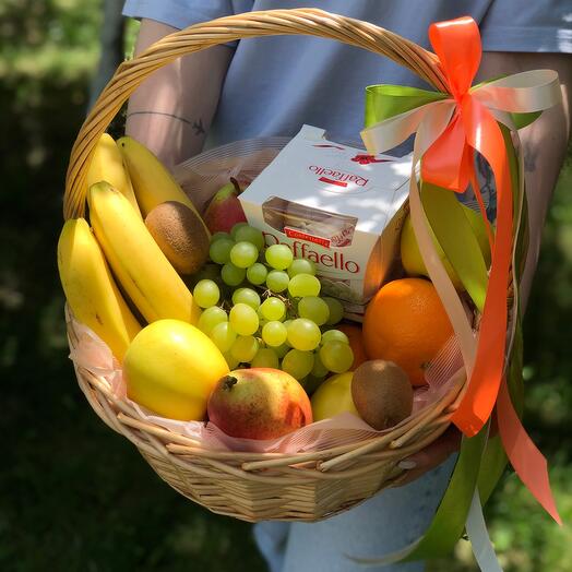 Корзина с фруктами