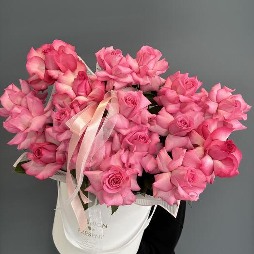 Пионовидные розы в коробке