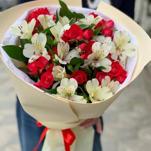 Букет из кустовых роз и альстромерий (Cherry)