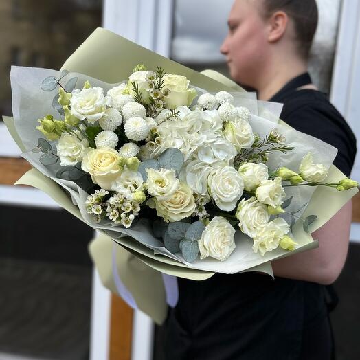 «Воздушная нежность» Букет с кустовыми пионовидными розами