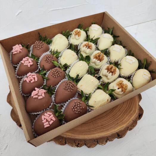 Chocolate-covered strawberries 8