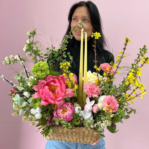 Пасхальная Корзина с весенними цветами ️
