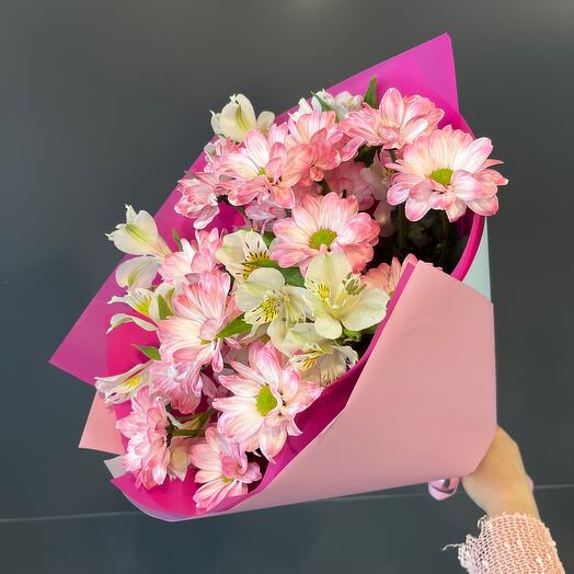 Bouquet of alstroemeria and chrysanthemum