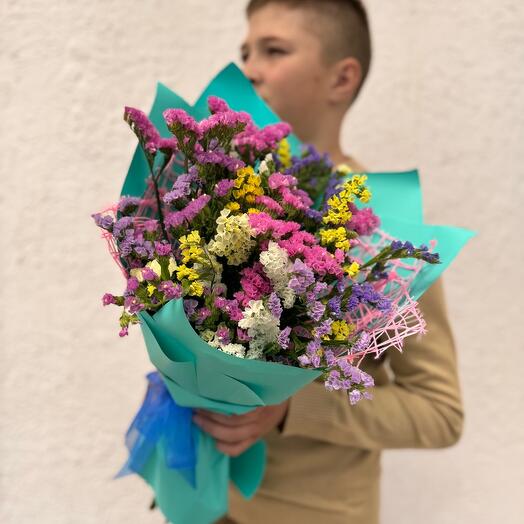 Стойкий букет из статицы