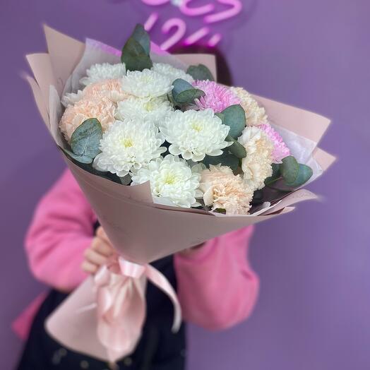 Милый букетик🥰из хризантемы диантусов и эвкалипта