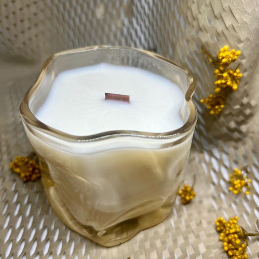 Свеча с ароматом черный янтарь