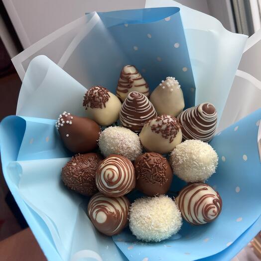 Букет из 15 клубник в шоколаде