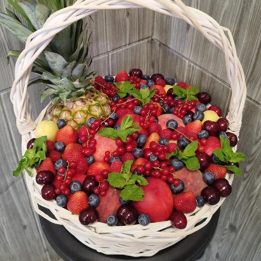 Cesta de frutas y bayas)