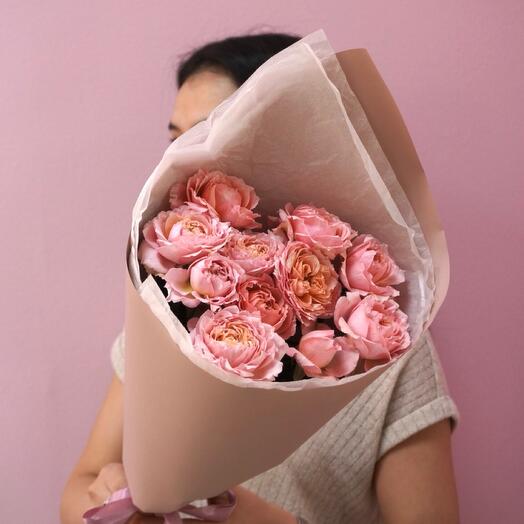 A bag with bushy peony-shaped Juliet roses