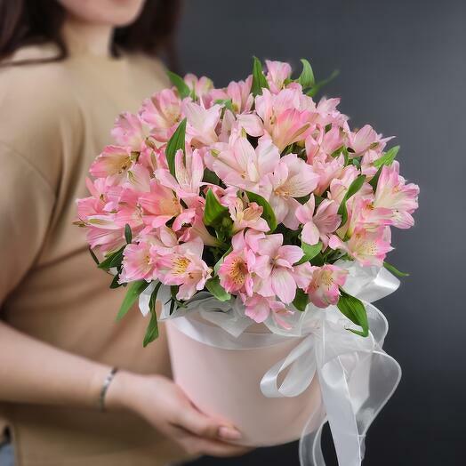 Hat box with alstroemerias