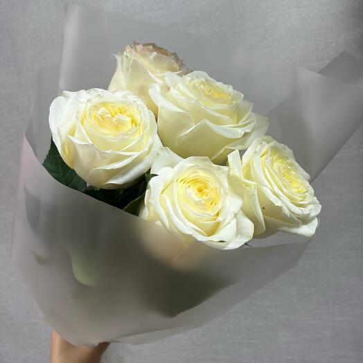 Bouquet of fragrant roses Candlelight