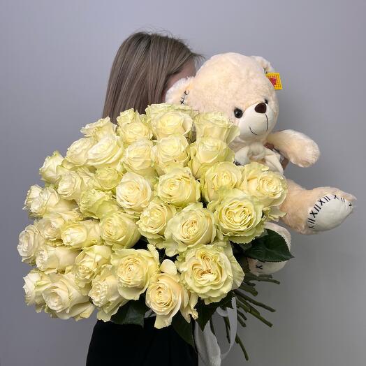Комбо 35 белых роз и мишка