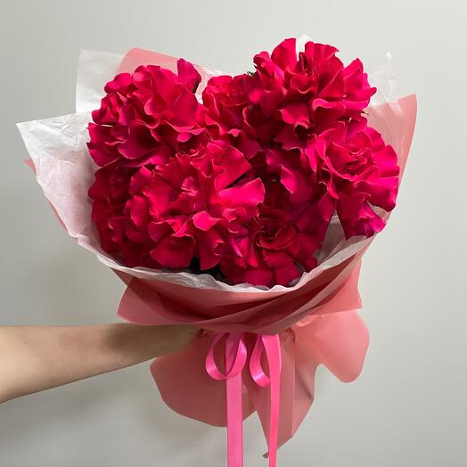 Monobucket of 7 crimson French roses