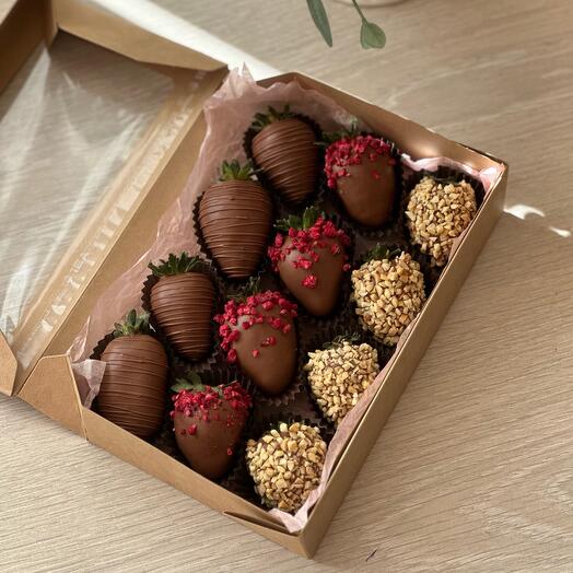 Клубника в шоколаде 12шт