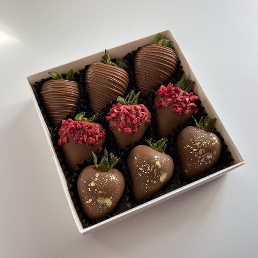 Chocolate-covered strawberries 1