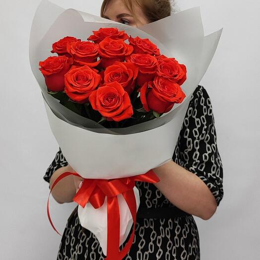 11 алых роз