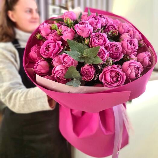 Огромный букет кустовые пионовидные розовые розы