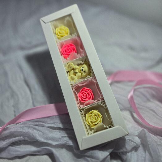 Conjunto de chocolate oso de peluche con rosas