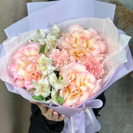 Bouquet of French roses, dianthus and alstroemeria