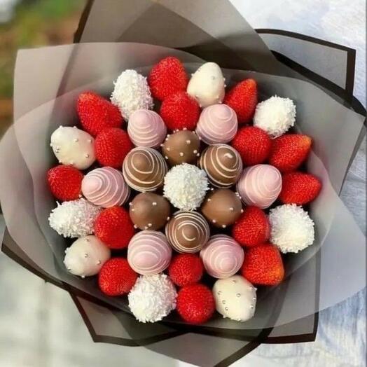 Букет клубника в шоколаде микс