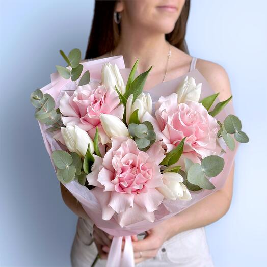 Стильный супер нежный букет тюльпаны, французские розы и эвкалипт