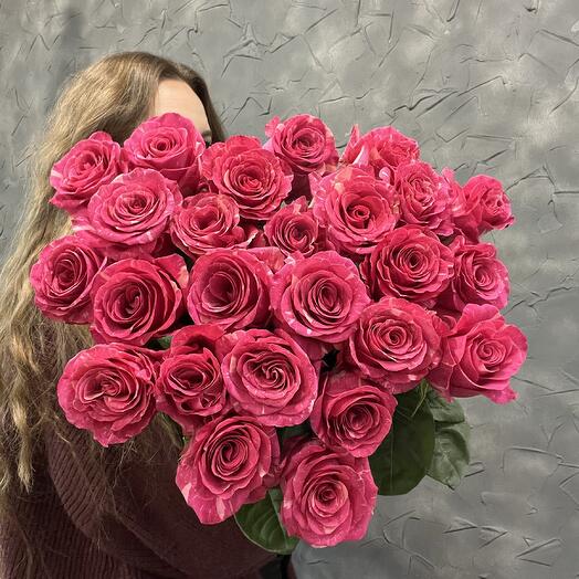 Розовые розы