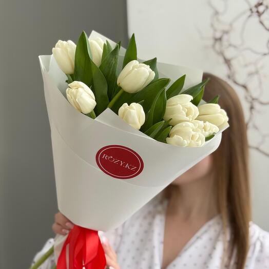 Букет 9 белых тюльпанов