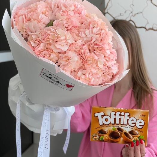 Комбо букет из 5 гортензий и Toffifee