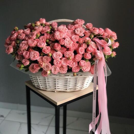 Корзина с цветами кустовые