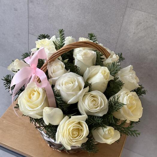 Корзина с розами 19 шт