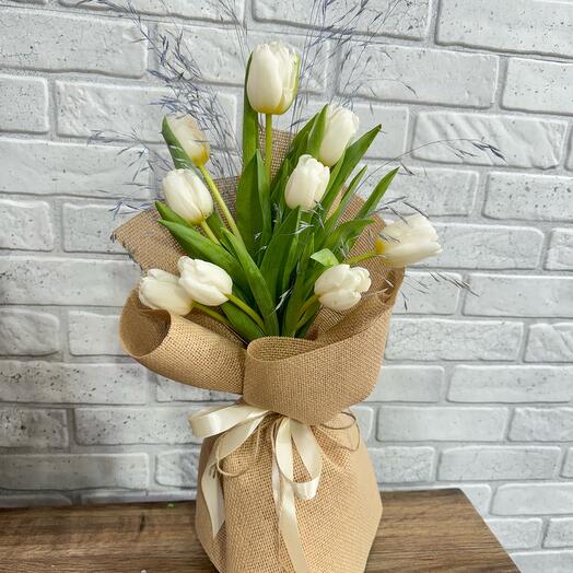 Модный букет из тюльпан