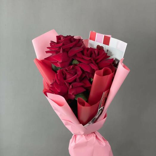 Bouquet of red roses