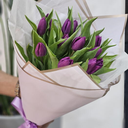 15 purple tulips