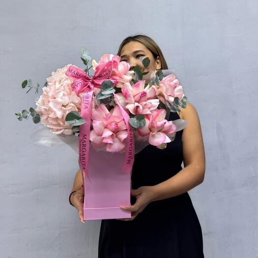 Цветы в коробке "Розарий"