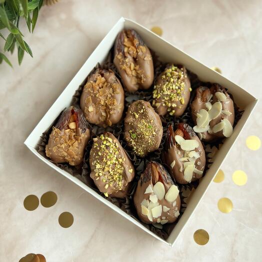 Королевские финики в бельгийском шоколаде с орехами и дубайской начинкой в подарок