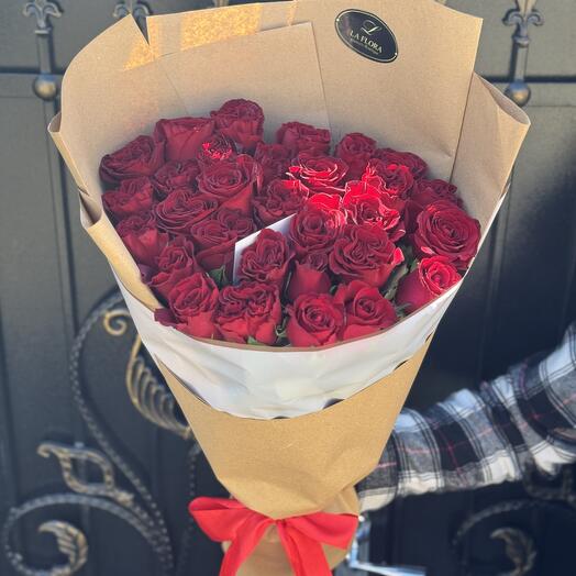25 red roses