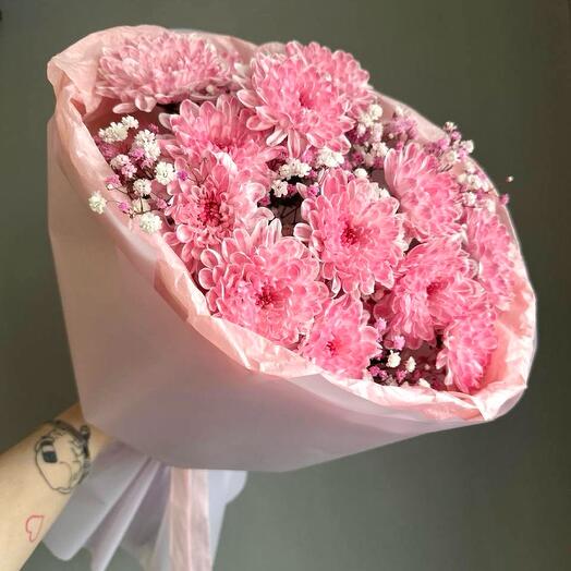 Bouquet of chrysanthemums and gypsophila