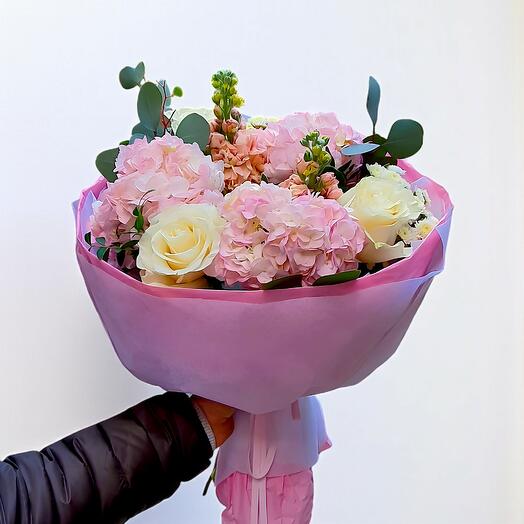 Sweet Cloud/Ramo de hortensias, matiola and rosa