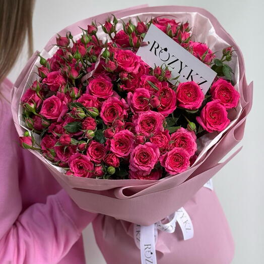 Шикарный букет 11 кустовых роз