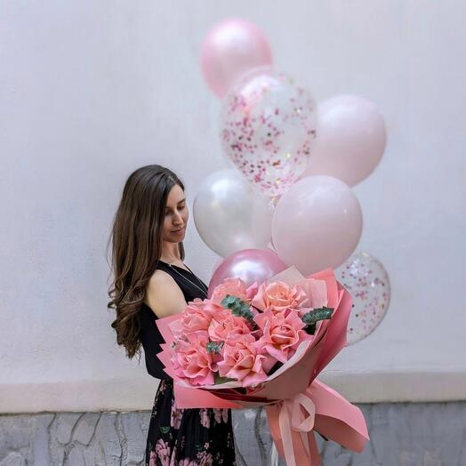 Сет из роз и воздушных Шаров