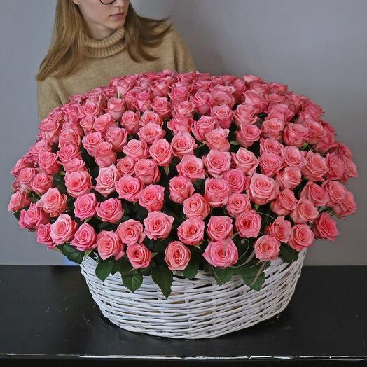 Корзина с цветами 101 Роза