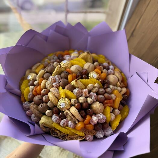 Букет из сухофруктов, орехов, сладостей