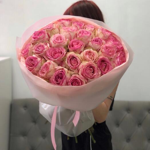 25 peony-shaped roses