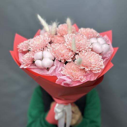 Bouquet of chrysanthemums, cotton and laguras
