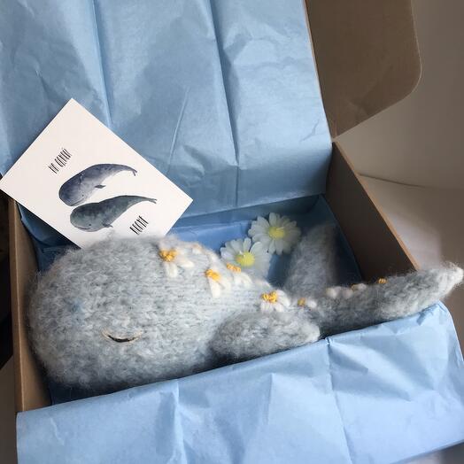 Box «Кит и цветы»
