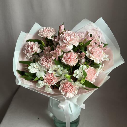 Нежный букет, альстромерии и диантусы