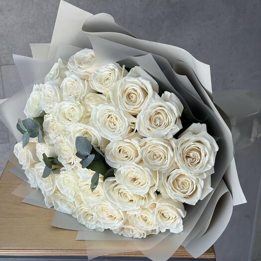 35 белых роз 🌸