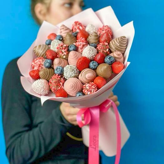 Букет Ассорти в Бельгийском шоколаде Callebaut. Букет 1037. Leoraflowers