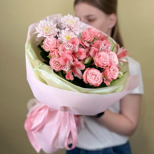 Летний букет альстромерии и кустовых роз ( пион)
