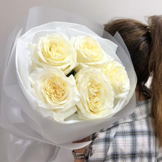 Монобукет из 5 кремовых пионовидных роз